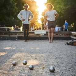 Boule fritid med liten trekasse