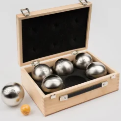 Boule fritid med liten trekasse