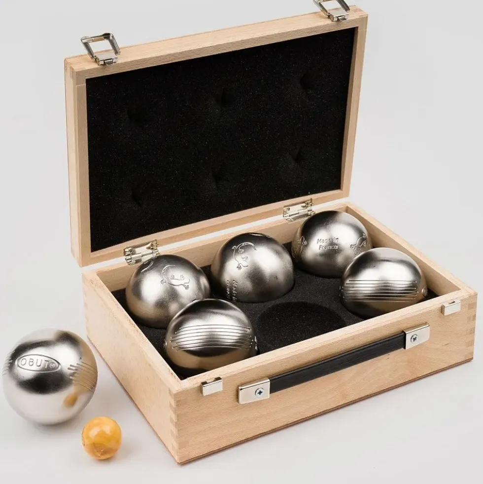 Boule fritid med liten trekasse