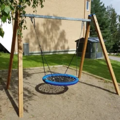 Huskestativ i tre med ståldrager