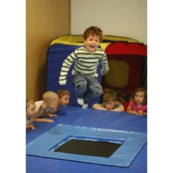 Nedsprangsmatte med trampoline